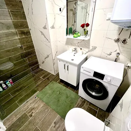 East Gate Retreat سكوبجي